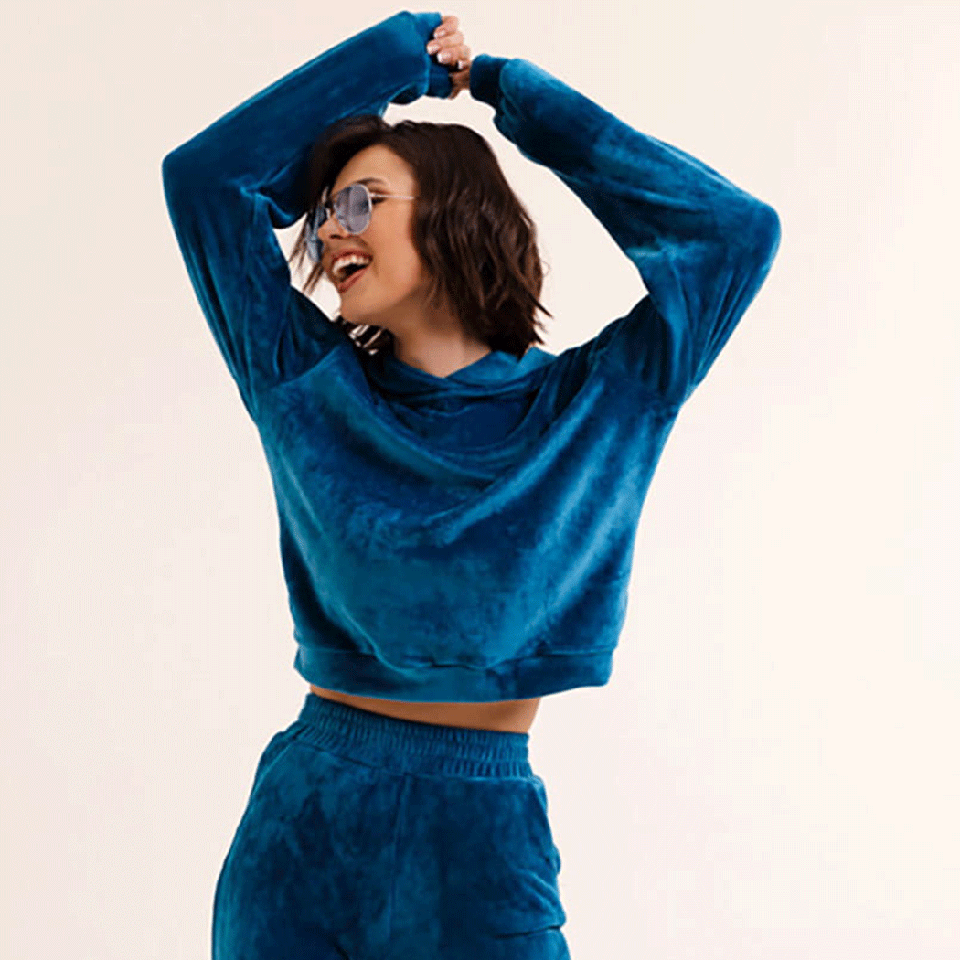 Jak nosić dres welurowy? Stylizacje casualowe i eleganckie, które pokochasz!